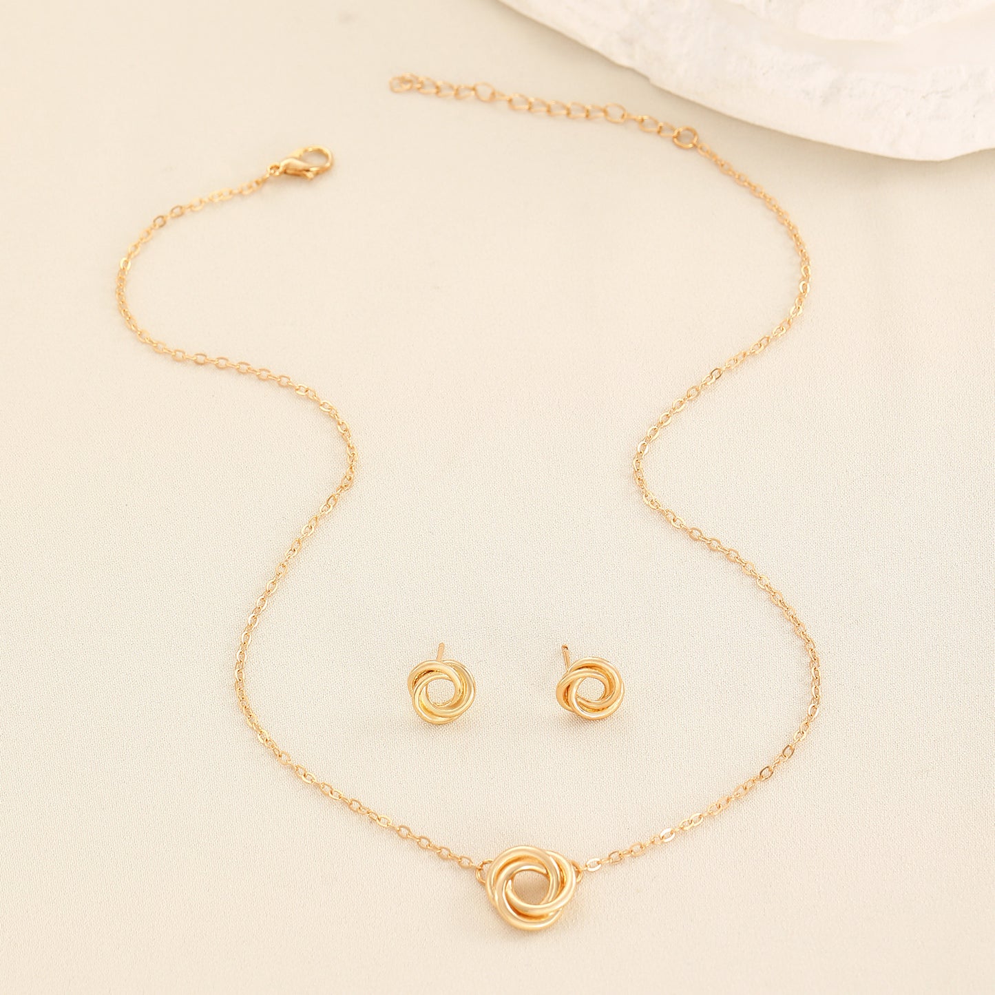 Simple Fashion In Europe And America Circle Twist Ear Stud Necklace Suit Female