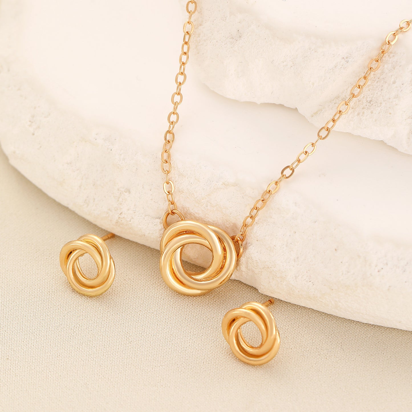 Simple Fashion In Europe And America Circle Twist Ear Stud Necklace Suit Female